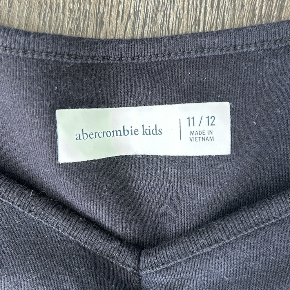 Abercrombie kids NWOT Black Cap Sleeve Top - Picture 2 of 2